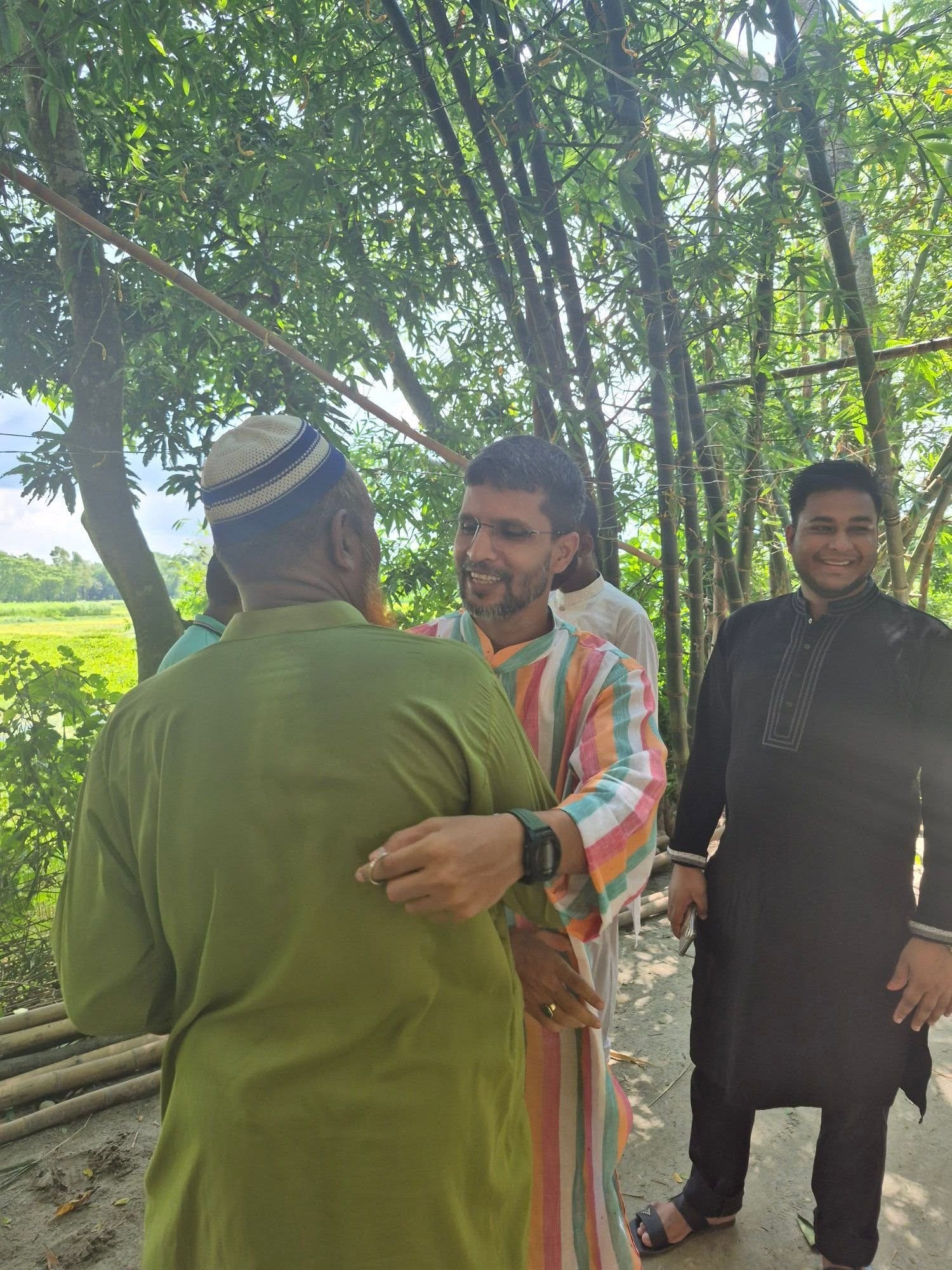 এলাকার মানুষের সঙ্গে সম্পৃক্ততা